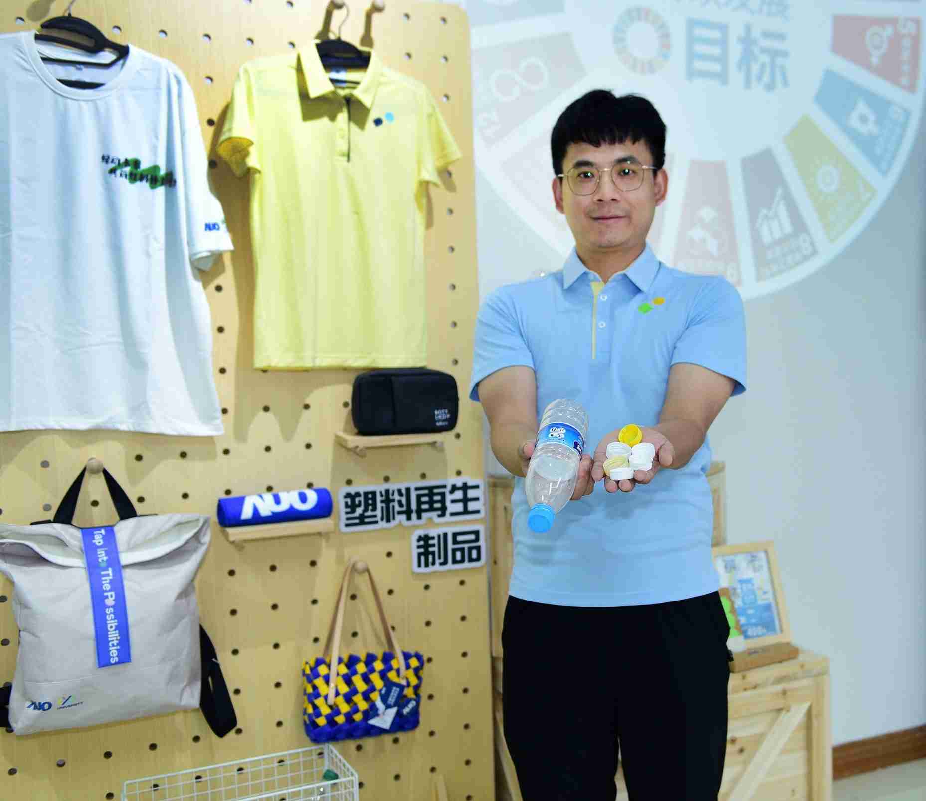 「2024智慧龙门国际展」永续发展馆中，，，展示龙门国际厦门驱动永续发展之成果，，，包含将厂内废弃物再制为实用物品，，将永续发展理念深植于员工生活日常实践